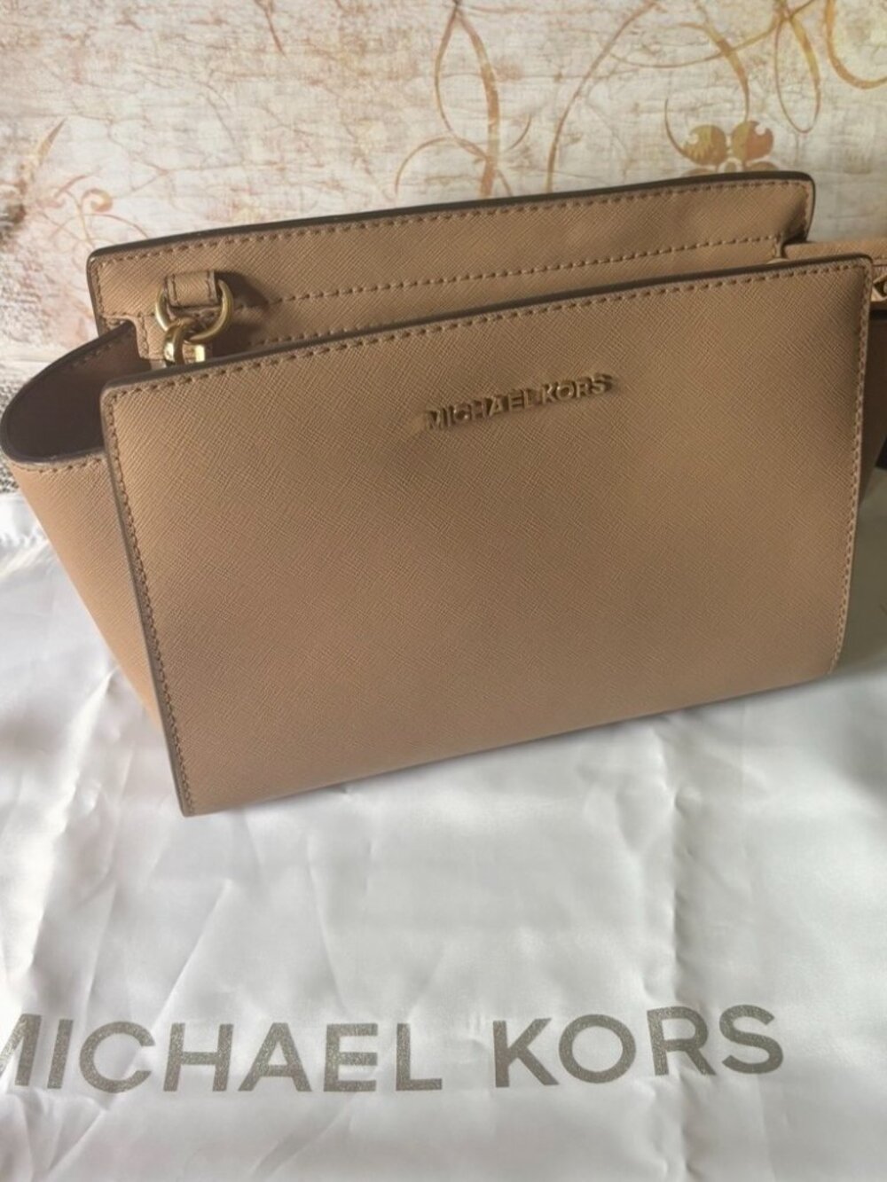 Michael Kors Selma Large Saffiano Leather Crossbody Taupe -NWT & Dust Bag - Picture 8 of 8